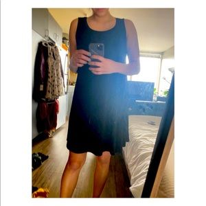 Black sleeveless dress